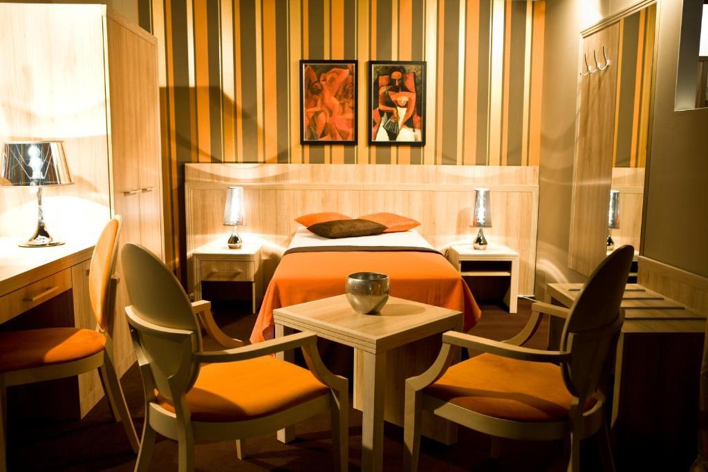 Hotel Kasyno Jarocin Oda fotoğraf